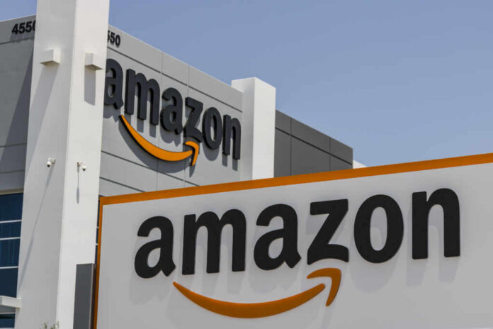 Las,Vegas,-,Circa,July,2017:,Amazon.com,Fulfillment,Center.,Amazon Amazon corporate building with prominent logo signage